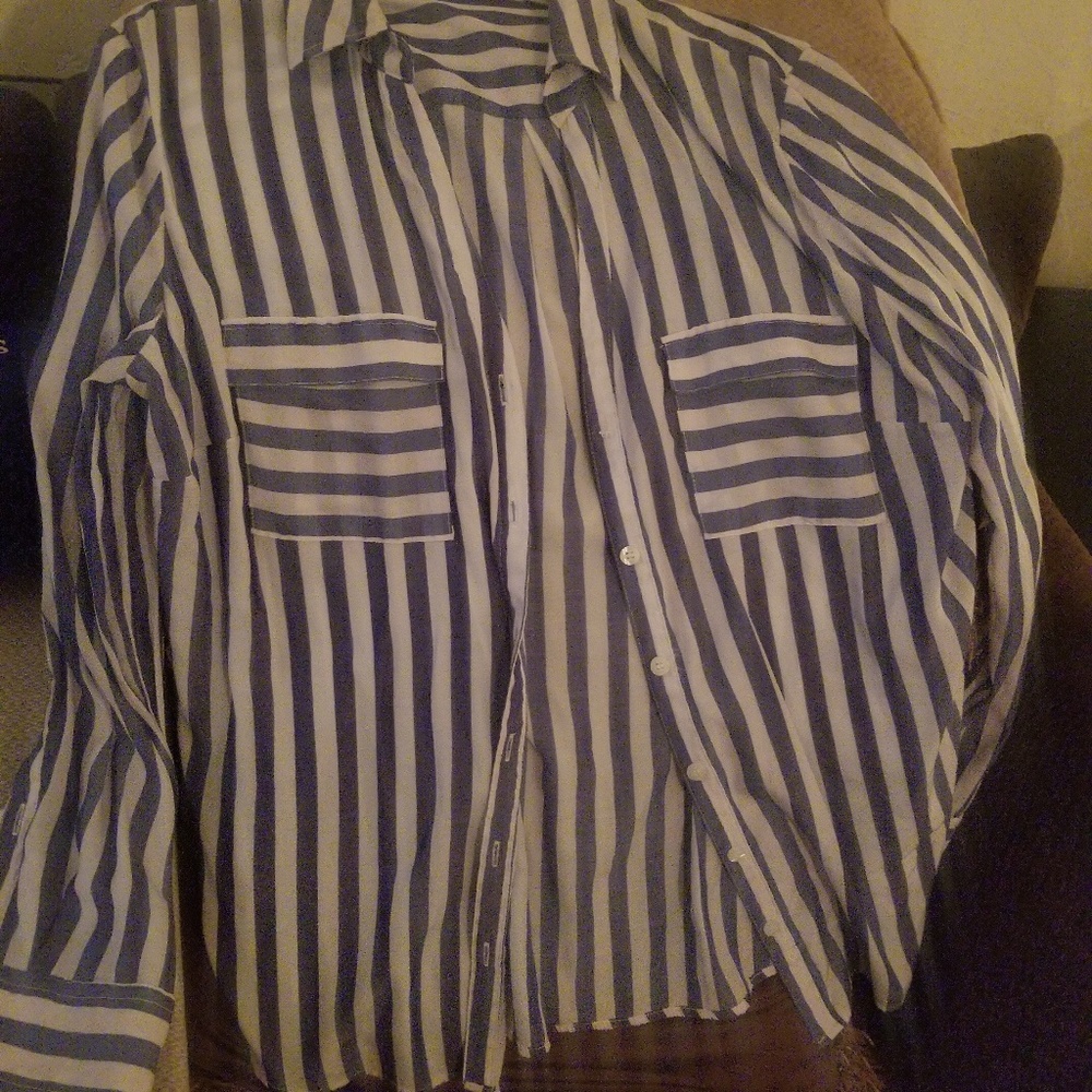 Bleu shirt with white stripes